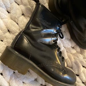 Dr Martens Pascal black boots 4 kids / 5 women’s